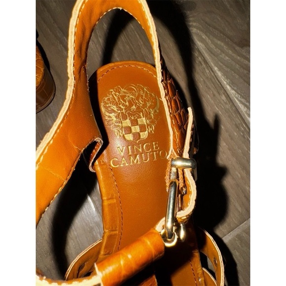 - Vince Camuto Kabria studded crocodile print  platform Sandal
In brown Size 37 - Picture 10 of 11
